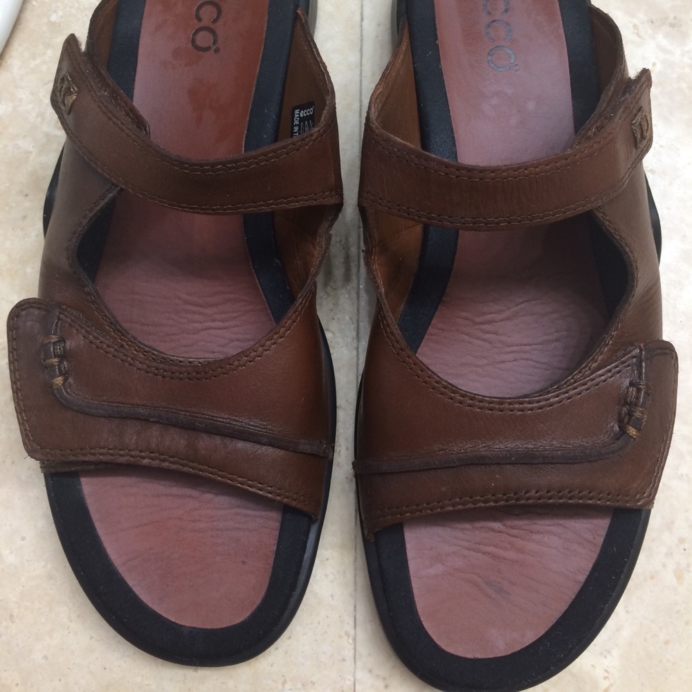 Ecco slides in espresso color/Velcro straps